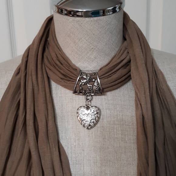 Scarfs - Picture 7 of 9